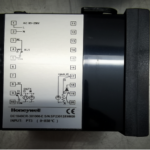 59 Temperature Controller Honeywell DC1040CT-301-000-E
